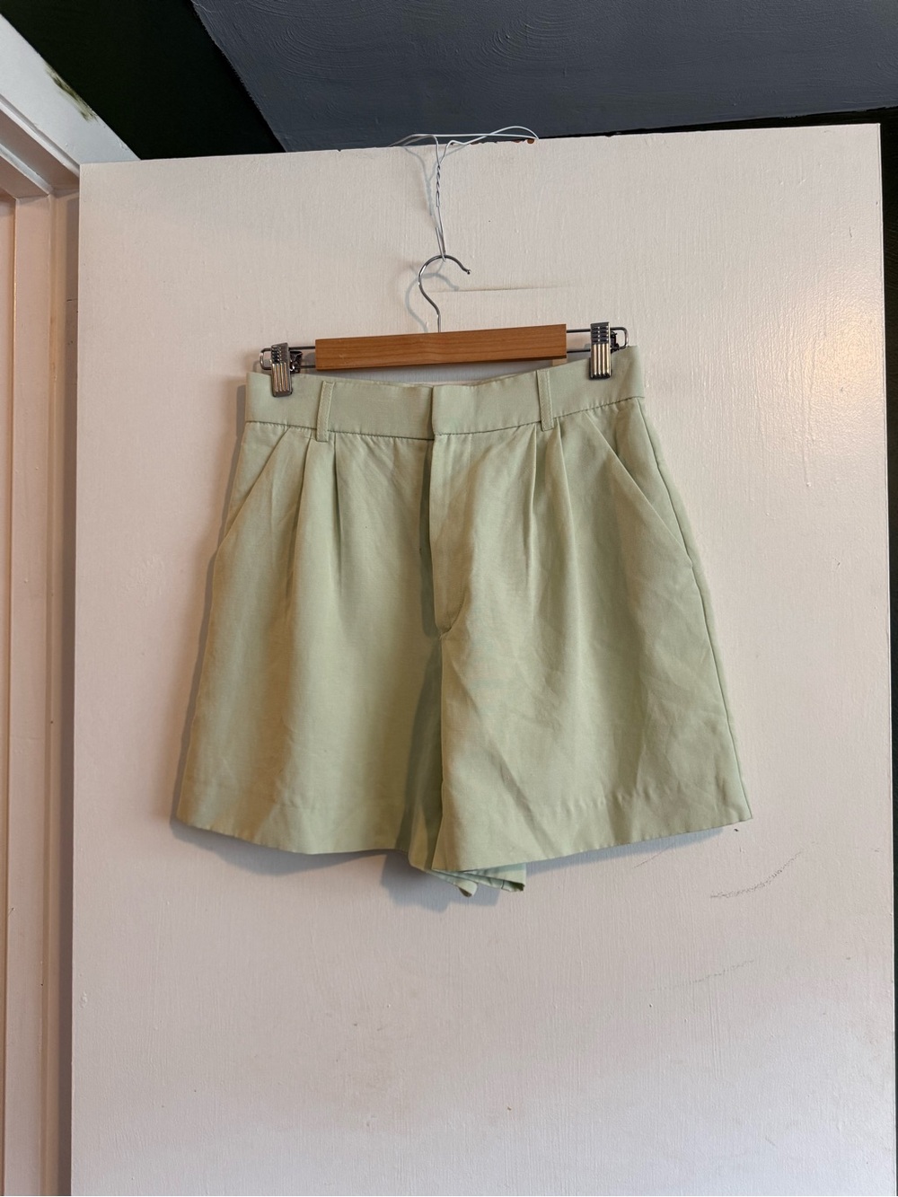 NWT Zara light green pleated trouser shorts size medium